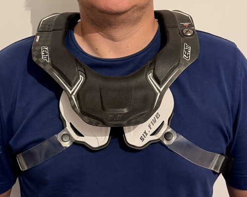 Leatt neckbrace carbon - 6.5,